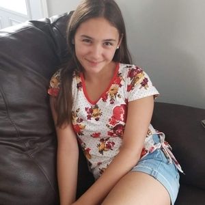 Meet your Posher, Camille